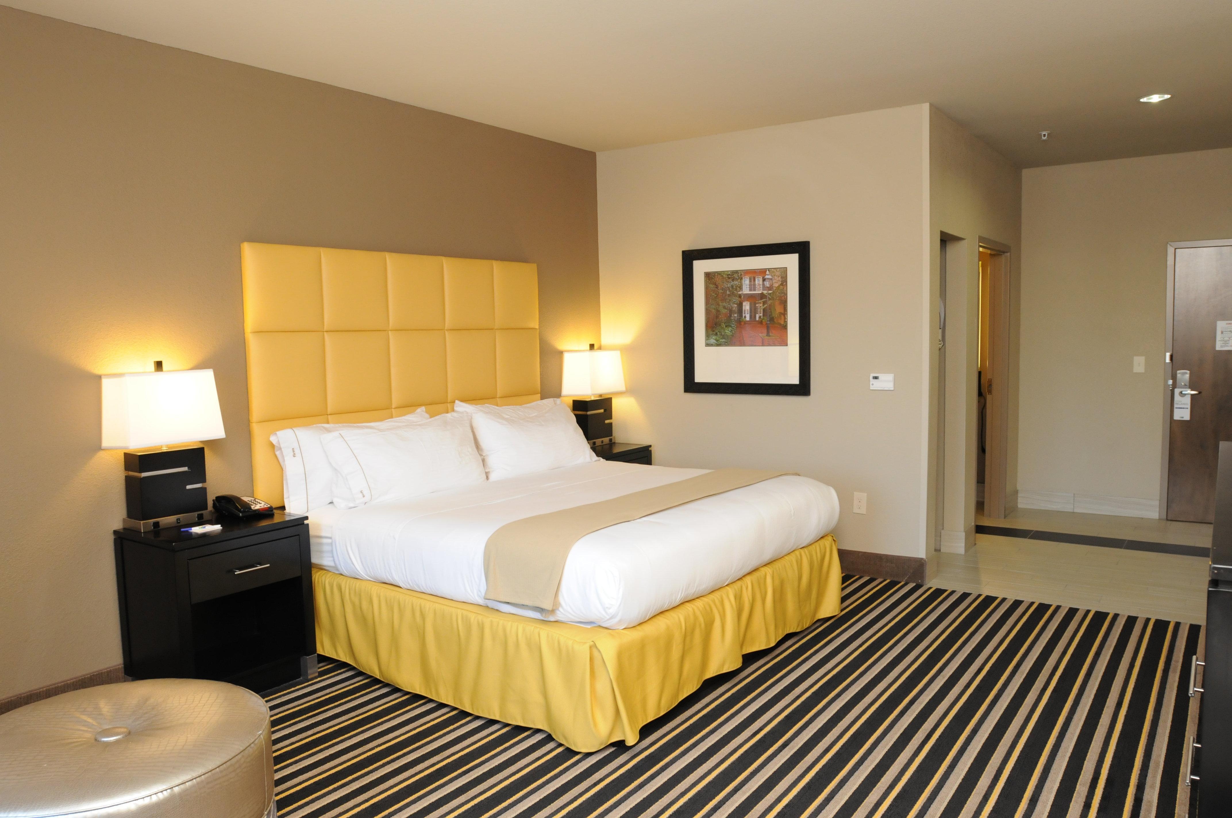Holiday Inn Express Covington-Madisonville By Ihg Екстериор снимка