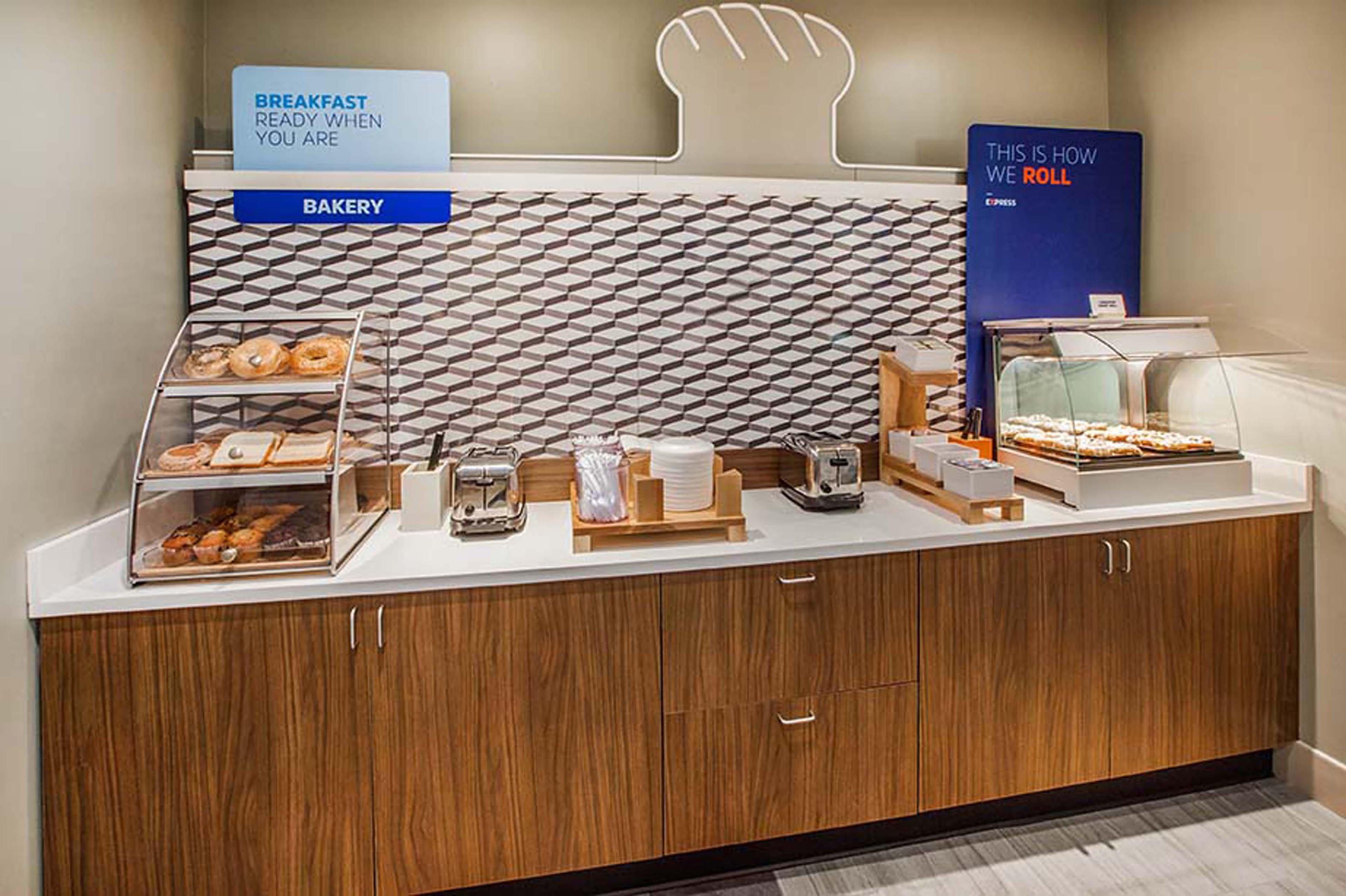 Holiday Inn Express Covington-Madisonville By Ihg Екстериор снимка