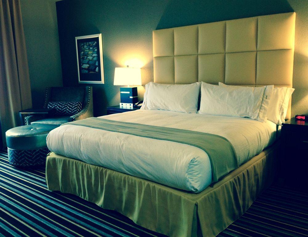 Holiday Inn Express Covington-Madisonville By Ihg Екстериор снимка